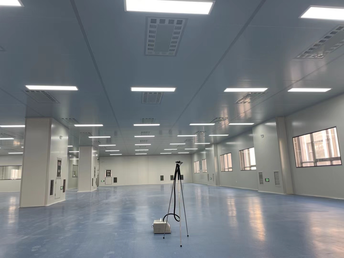 洁净车间人员污染控制与人机工程优化： 平衡洁净度与作业效率的双重挑战