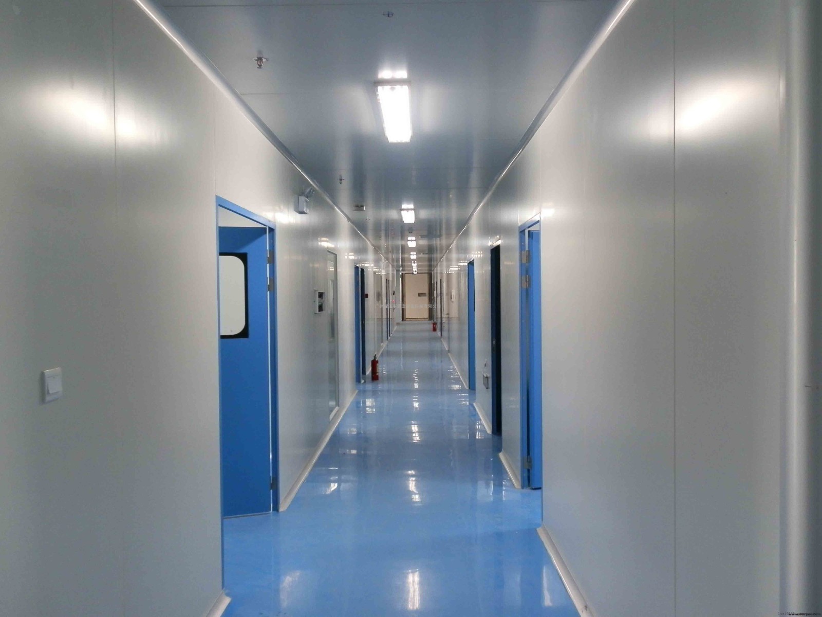 防爆医药GMP净化车间的通风系统施工：防爆风机与除尘设备的协同配置